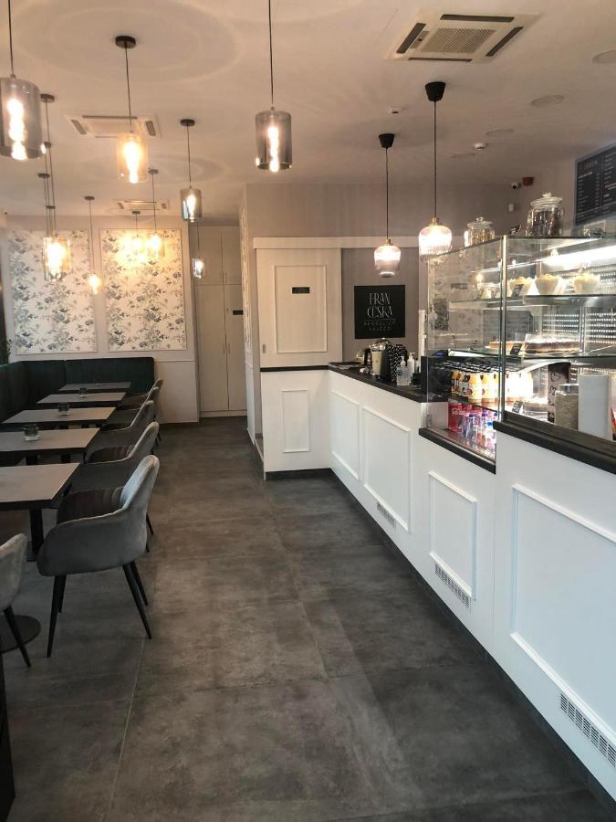 Mox Downtown Apartman Ντέμπρετσεν Εξωτερικό φωτογραφία