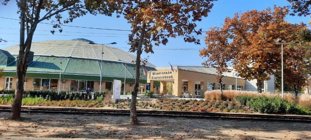 Mox Downtown Apartman Ντέμπρετσεν Εξωτερικό φωτογραφία
