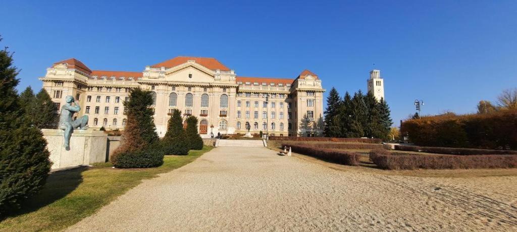Mox Downtown Apartman Ντέμπρετσεν Εξωτερικό φωτογραφία